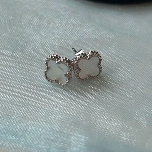 Mother of Pearl clover‎ Stud Earrings